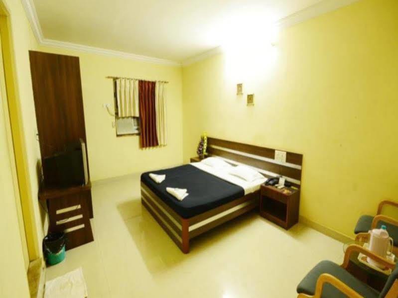Hotel Tourist, Kolhapur Exterior foto