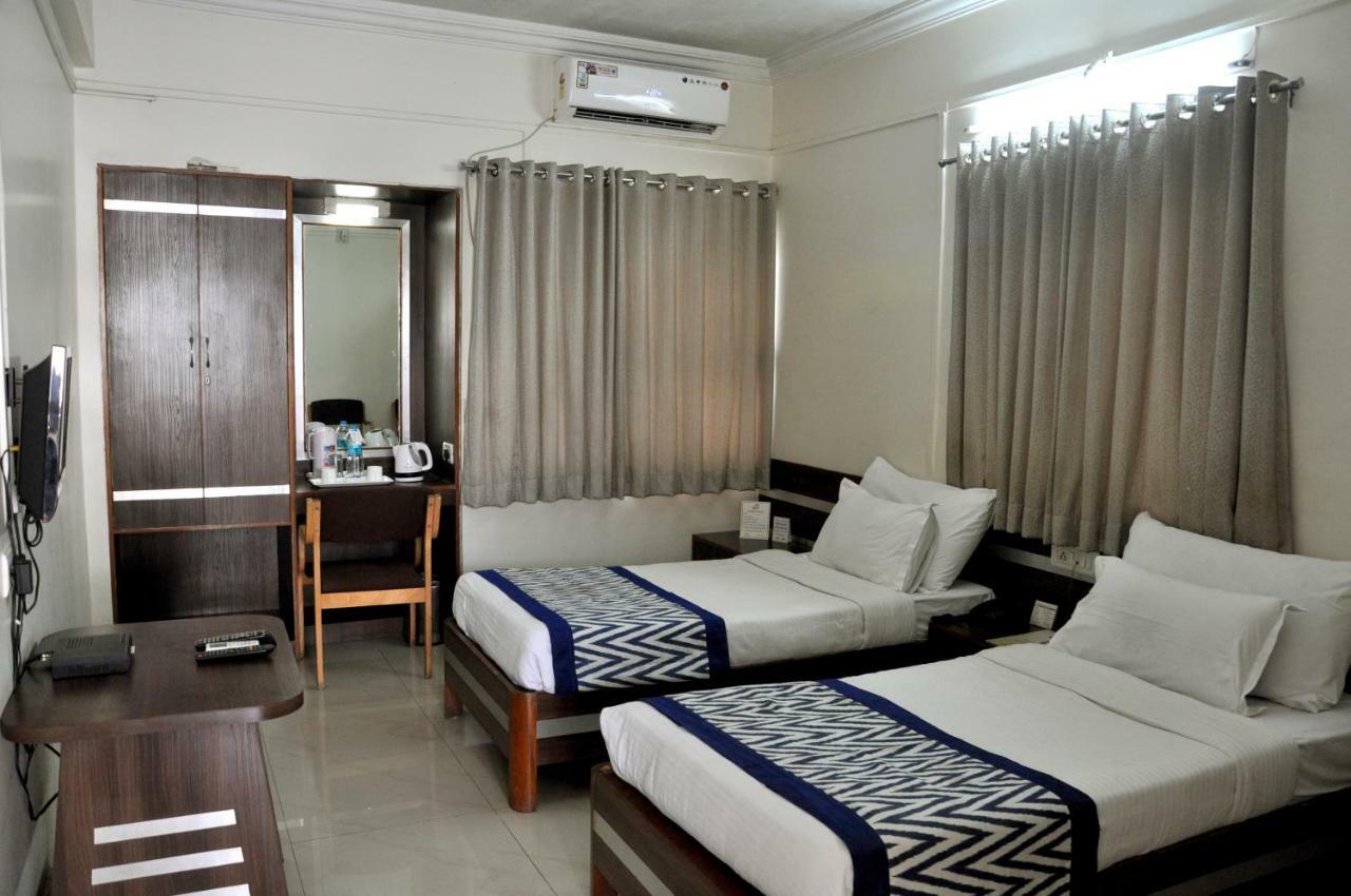 Hotel Tourist, Kolhapur Exterior foto